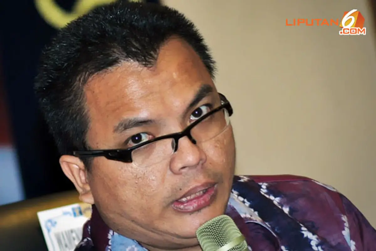 denny-indrayana130207b.jpg