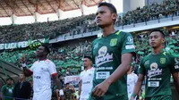 Gelandang Persebaya, Fandi Eko Utomo, saat melawan Persija di Stadion Gelora Bung Tomo, Surabaya. (Bola.com/Aditya Wany)