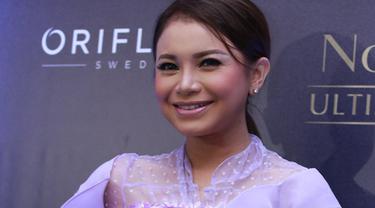Ssst Ternyata Begini Lho Gejala Penuaan Yang Dirasakan Rossa Fashion Fimela Com