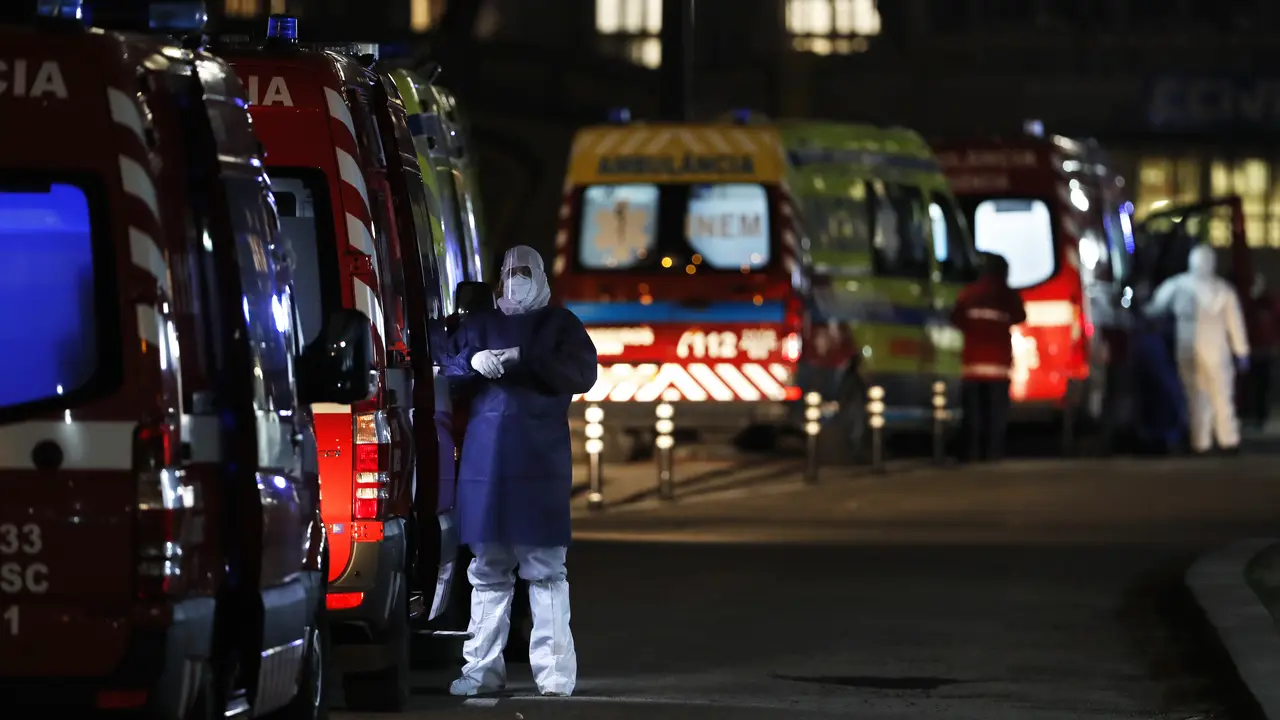 Antrean Ambulans Pasien di Rumah Sakit Portugal