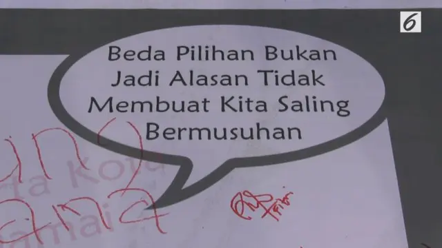 Kelompok masyarakat yang menamakan diri Warga Jakarta Cinta Damai mengadakan aksi pengumpulan sejuta tanda tangan untuk Pilkada Damai di kawasan Bundaran Hotel Indonesia,