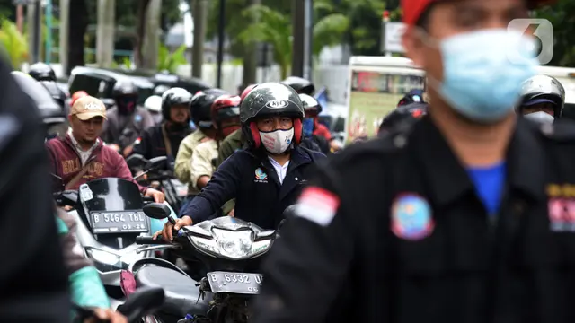 FOTO: Unjuk Rasa Buruh Tuntut Pencabutan UU Cipta Kerja