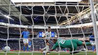 Bomber Inter Milan ini tak perlu diragukan lagi kepiawaiannya dalam menjebol gawang lawan. Lautaro Martinez juga menjadi andalan lini depan Argentina di Piala Dunia 2022 nanti. (AFP/Adrian Dennis)
