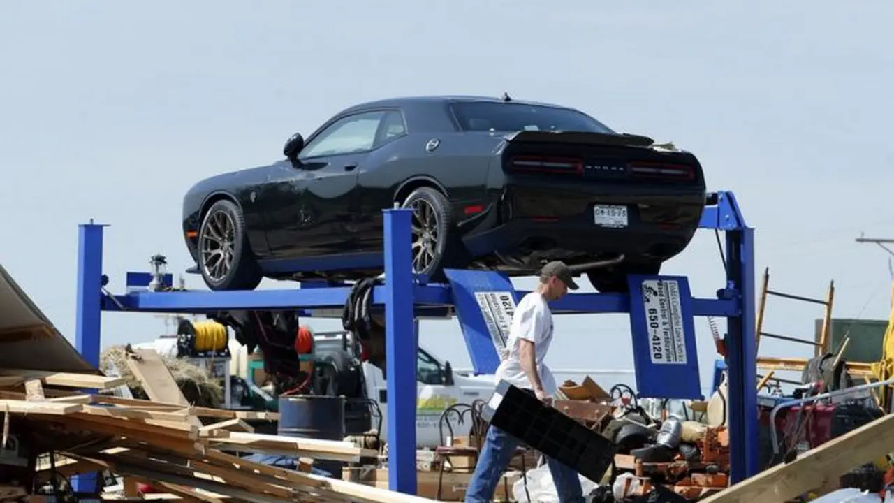 Muscle Car Ini Tetap Utuh Setelah Tersapu Tornado