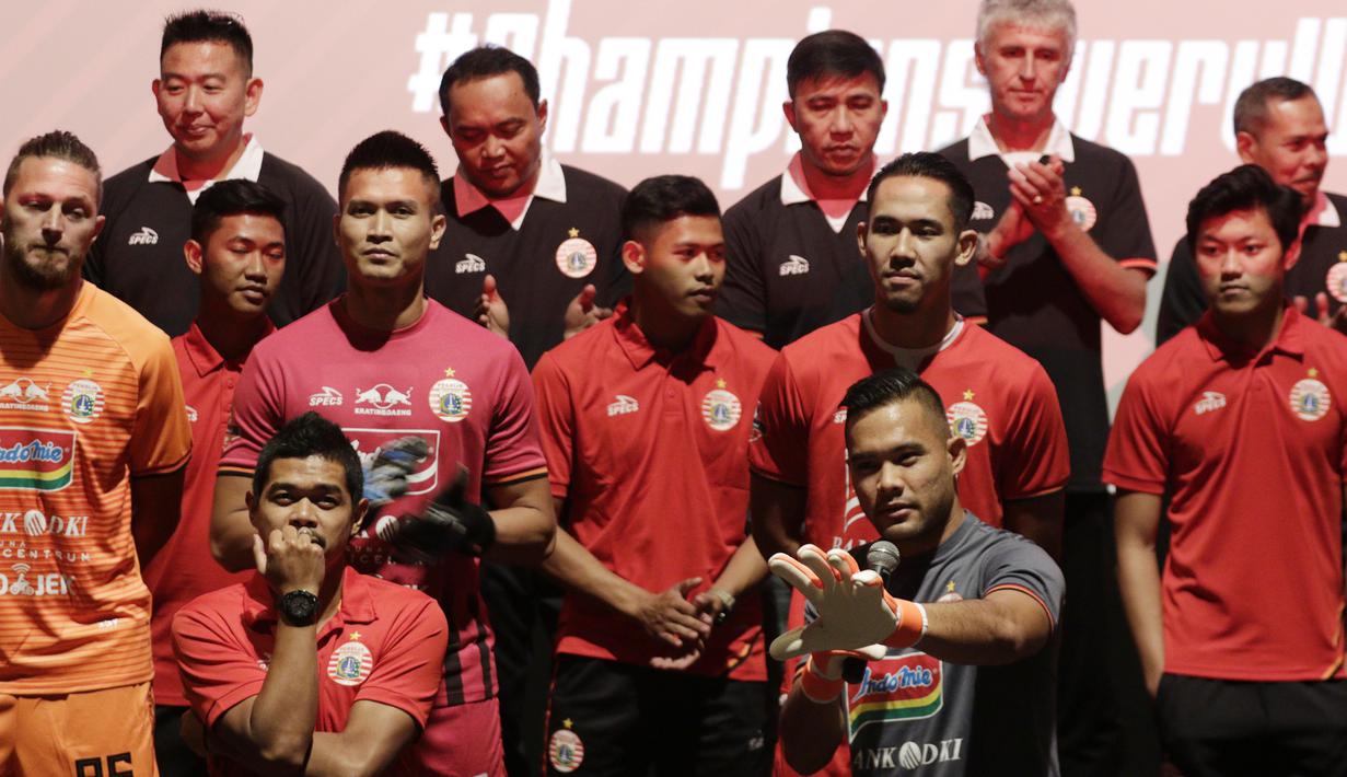 Kapten Persija Jakarta, Andritany Ardhiyasa, memberi sambutan saat launching tim dan jersey 2019 di Epicentrum, Jakarta, Jumat (17/5). Tim berjulukan Macan Kemayoran itu memperkenalkan 30 pemain serta jersey untuk berlaga di Liga 1 2019. (Bola.com/M Iqbal Ichsan)