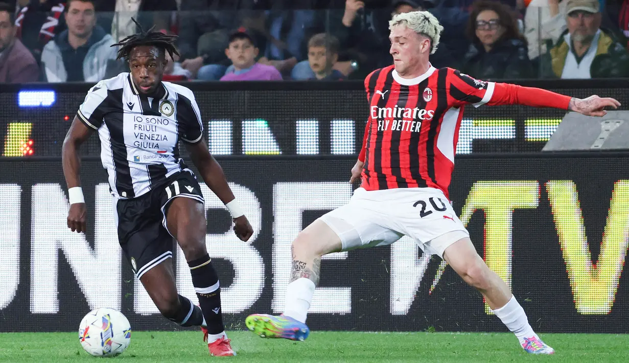 Rossoneri menggulung tuan rumah Udinese dengan empat gol tanpa balas. (Andrea Bressanutti/LaPresse via AP)