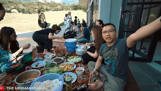 Rayakan Aurel Trending YouTube, Ini 6 Momen Liburan Keluarga Hermansyah Naik Pikap