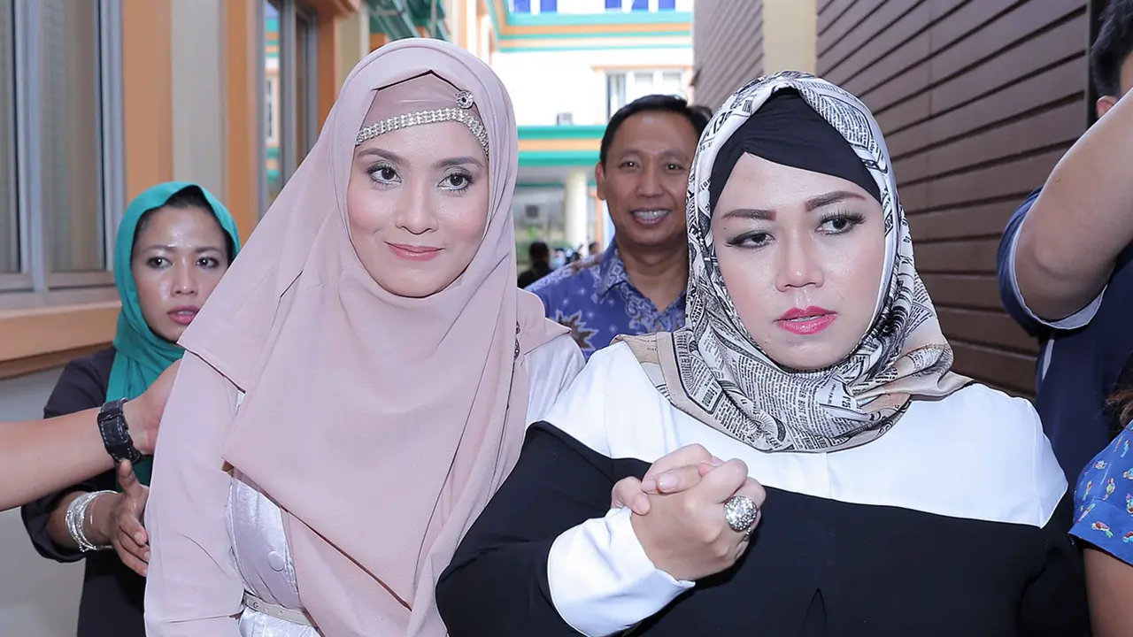 [Bintang] Elma Theana dan Ina Rachman