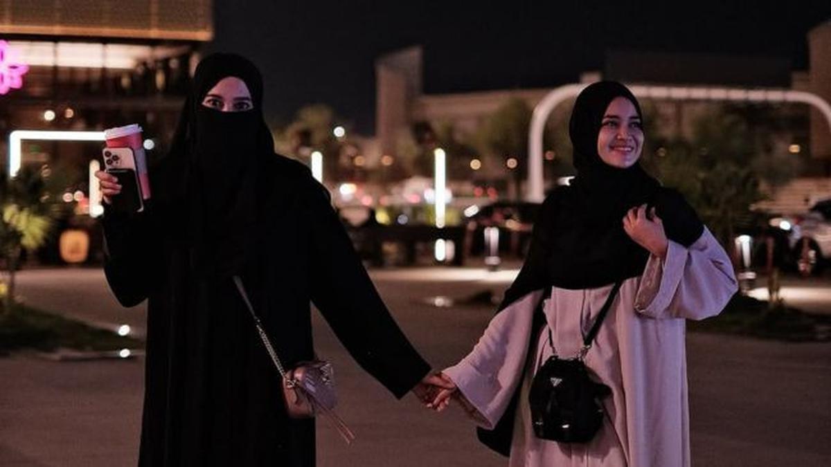 Umrah Saat Ramadan, Pesona Michelle Ziudith Kenakan Hijab Syar'i Banjir Pujian