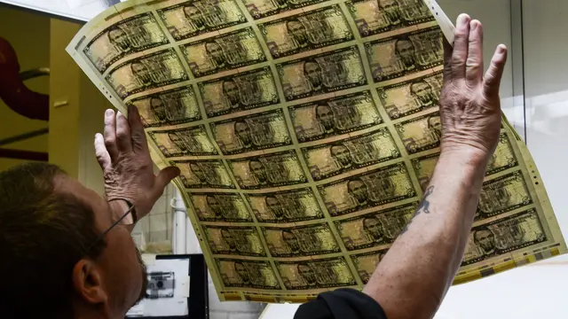 Ribet, Ternyata Begini Proses Pembuatan Uang Dolar AS