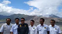 Menteri ESDM Ignasius Jonan memantau langsung aktivitas vulkanik Gunung Bromo, dengan mendatangi pos pengamatan gunung api di Kabupten Probolinggo‎, Jawa Timur, Selasa (8/1/2019).