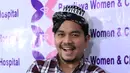 "Kalau ada flek sedikit langsung telepon. Sempat agak stres dan depresi, karena pernah bleeding banyak dan ada gumpalan keluar dicurigai keguguran," kata Indra Bekti, di RSIA Brawijaya, Jaksel, Rabu (25/1). (Adrian Putra/Bintang.com)