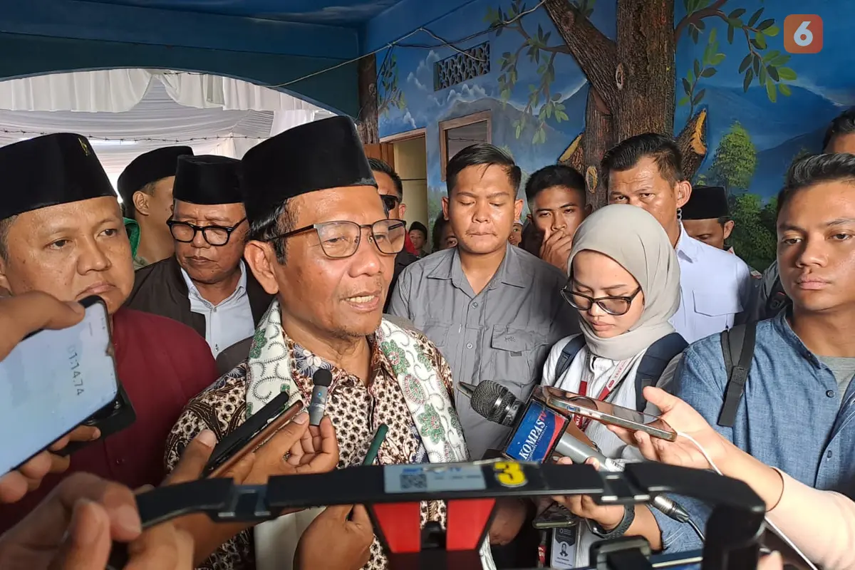 Menkopolhukam Mahfud MD mengunjungi Pondok Pesantren Nurul Hidayah Tahfidzul Qur'an Kecamatan Cibeureum, Kota Sukabumi (Liputan6.com/Fira Syahrin).