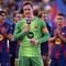 Kiper Barcelona asal Jerman, Marc-Andre Ter Stegen, menyampaikan pidato sebelum pertandingan Piala Joan Gamper ke-60 antara FC Barcelona dan Como 1907 di Stadion Johan Cruyff, Barcelona, pada 10 Agustus 2025. (Josep LAGO/AFP)