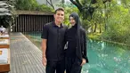 Pertama kali rayakan ulang tahun bareng suami, kebahagiaan terpancar jelas di wajah Adiba Khanza. Adiba mendapatkan buket bunga dan kue ulang tahun dengan tulisan ‘happy birthday istriku’. Meski merupakan ulang tahun pertama bareng suami, namun sebelumnya Adiba sudah rayakan ultah bareng Egy sebanyak 5 kali. Diketahui Adiba dan Egy dekat selama 5 tahun sebelum akhirnya menikah. (Liputan6.com.IG/@adiba.knza)