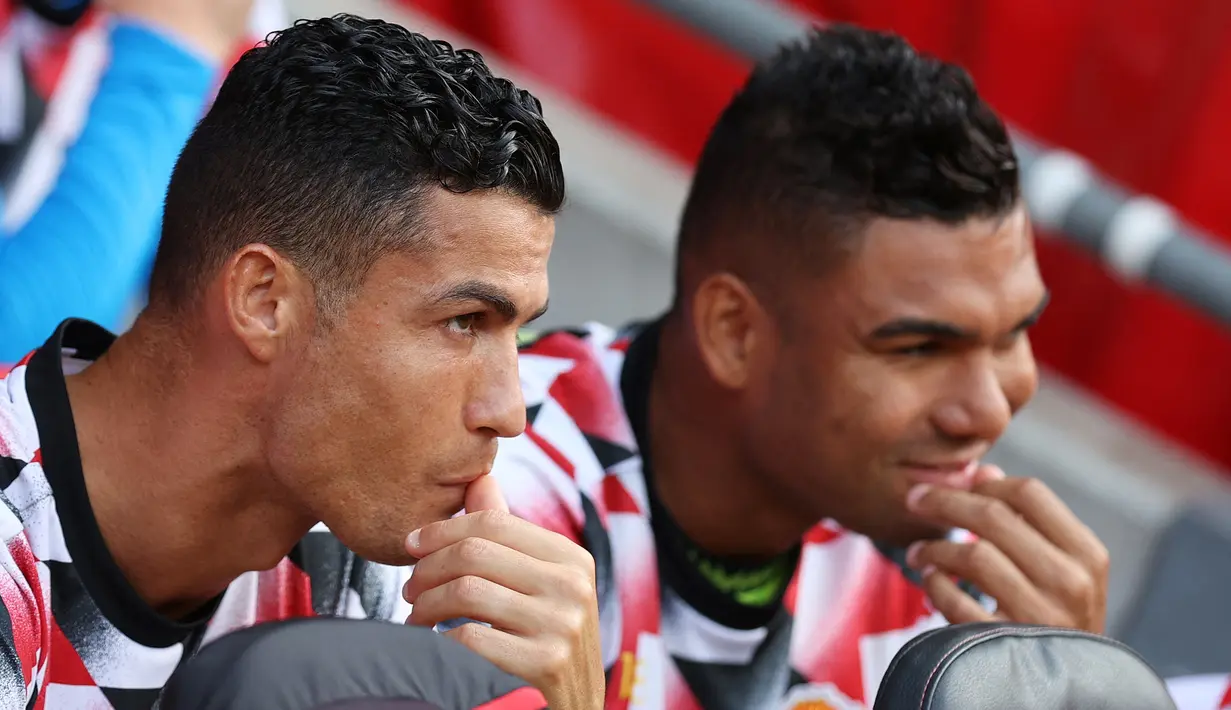 Pelatih Erik Ten Hag kembali tak menurunkan Cristiano Ronaldo sebagai starter saat MU menghadapi Southampton. Tercatat, dalam 4 laga CR-7 telah 3 kali memulai laga dari bangku cadangan dalam 4 laga awal Liga Inggris musim 2022/2023. (AFP/Adrian Dennis)