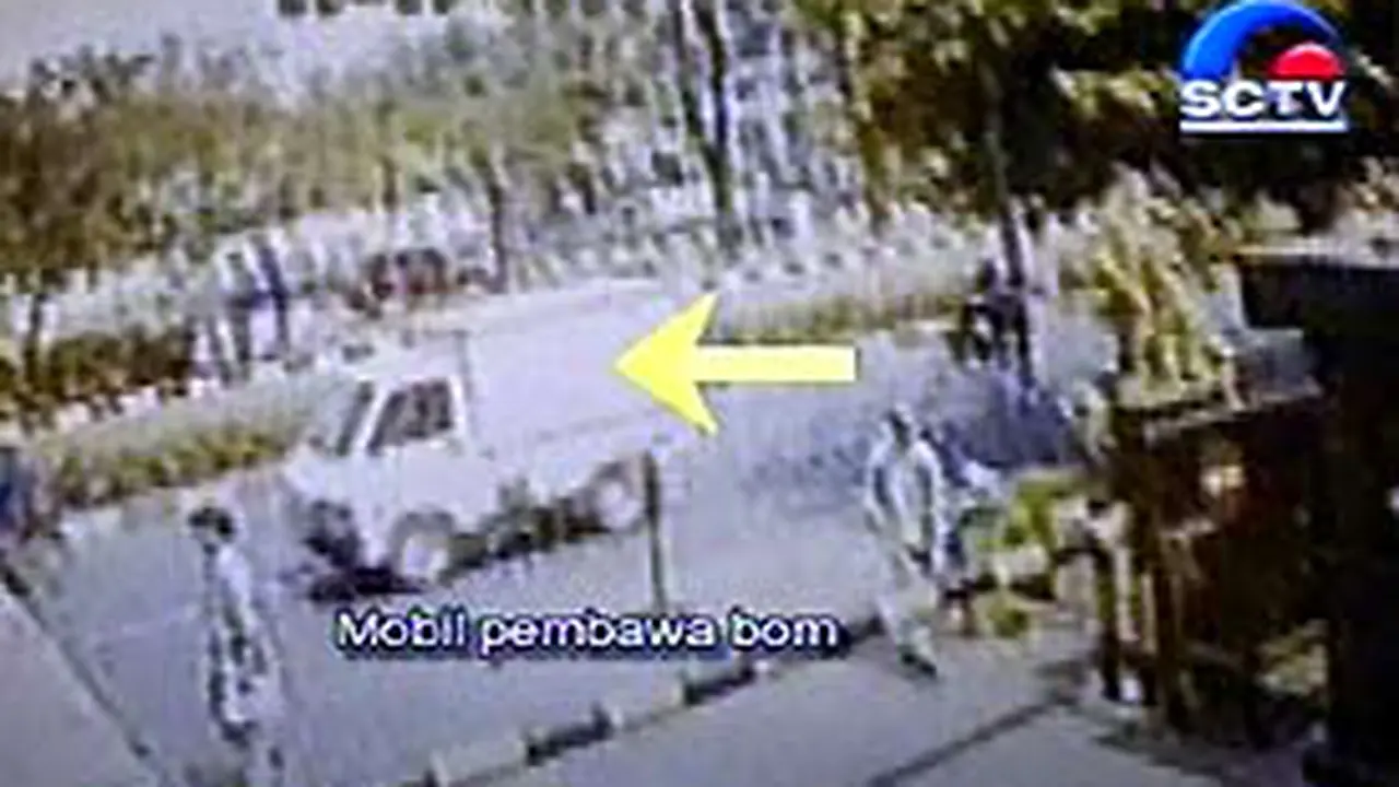 110904bBomMobil.jpg