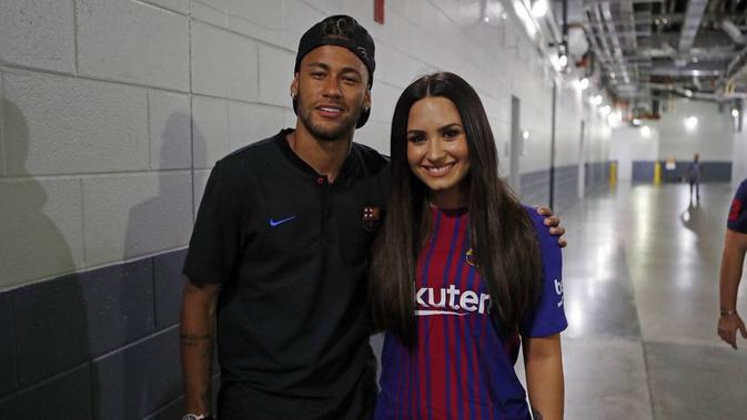 Neymar Pamer Kedekatan Dengan Demi Lovato Dunia Bola Com