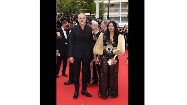 6 Potret Anggun C Sasmi di Red Carpet Festival Film Cannes 2022, Serasi Bareng Suami