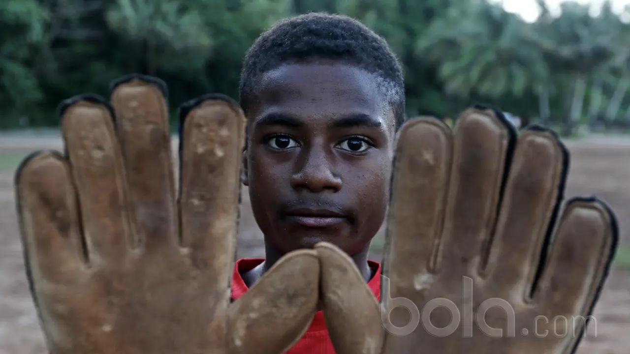 Kiper dan Sarung Tangan