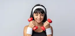 Kunci latihan intensitas rendah bukan pada seberapa berat latihan yang dilakukan, tetapi pada seberapa sering dan konsisten kita bergerak. (Foto/dok: Freepik/stockking)