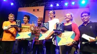 Para pemenang dan juri di Festival Lagu Antikorupsi 2016 di Bandung (Foto: Godham Perdana)
