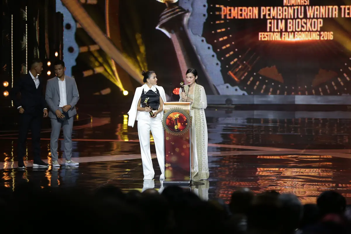 [Bintang] Nova Eliza dan Indah Permatasari