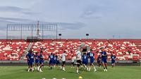 Suasana sesi official training Semen Padang di Stadion Dipta pada Jumat sore (23/1/2026) jelang menghadapi Bali United dalam lanjutan pekan ke-18 BRI Super League 2025/2026. (Bola.com/Alit Binawan)