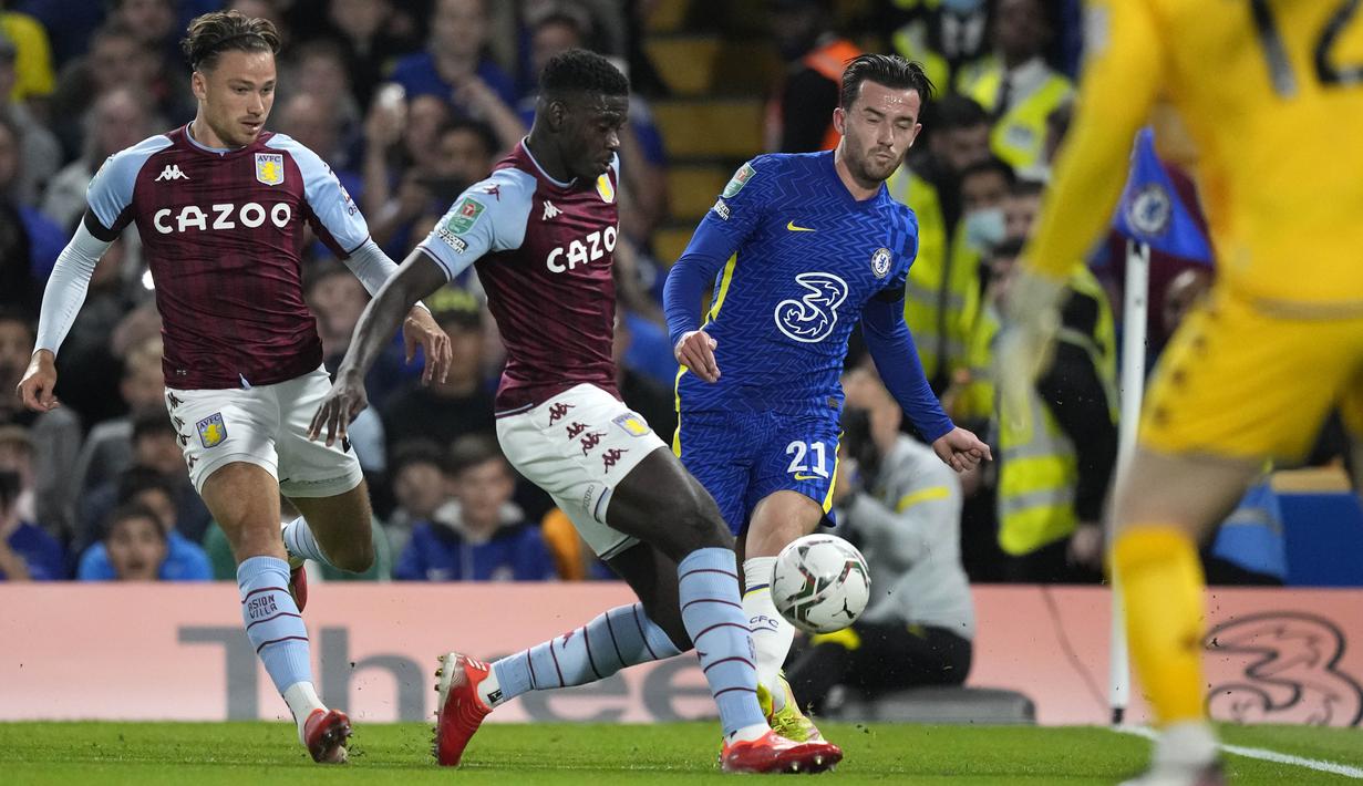 Ben Chilwell baru diturunkan oleh Tuchel dalam ajang Carabo Cup saat melawan Aston Villa (23/9/2021). Kala itu, penampilannya sendiri juga tak terlalu impresif akibat kesulitan dalam membantu Chelsea membangun serangan. (AP/Frank Augstein)