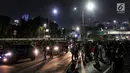 Mahasiswa dari berbagai kampus se Jabdetabek berunjuk rasa menutup jalan tol dalam kota di depan Gedung DPR/MPR, Jakarta, Senin (23/9/2019). Mereka menolak pengesahan RUU KUHP dan revisi UU KPK. (Liputan6.com/JohanTallo)