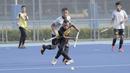 Atlet timnas hoki, Richard Brando, saat latihan di Lapangan Hoki, GBK, Jakarta, Jumat (7/4/2018). Latihan tersebut untuk persiapan jelang Asiang Games 2018. (Bola.com/M Iqbal Ichsan)