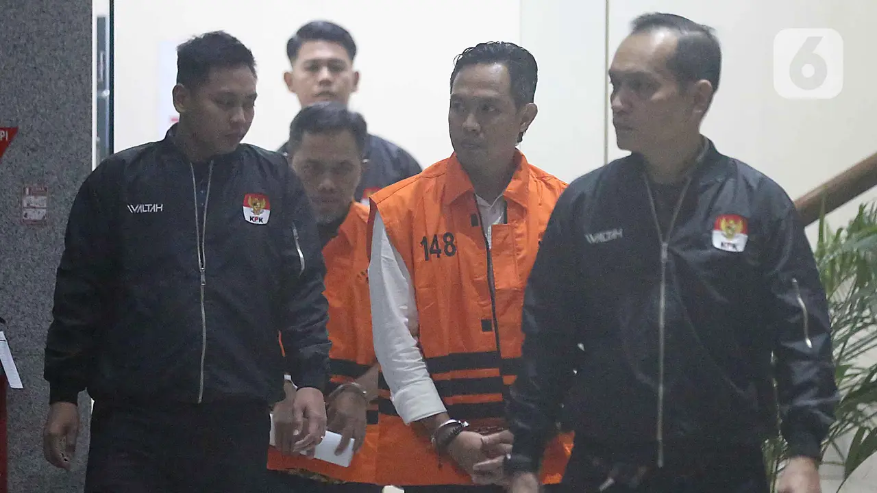 Terjaring OTT, KPK Tahan Bupati dan Sekda Cilacap