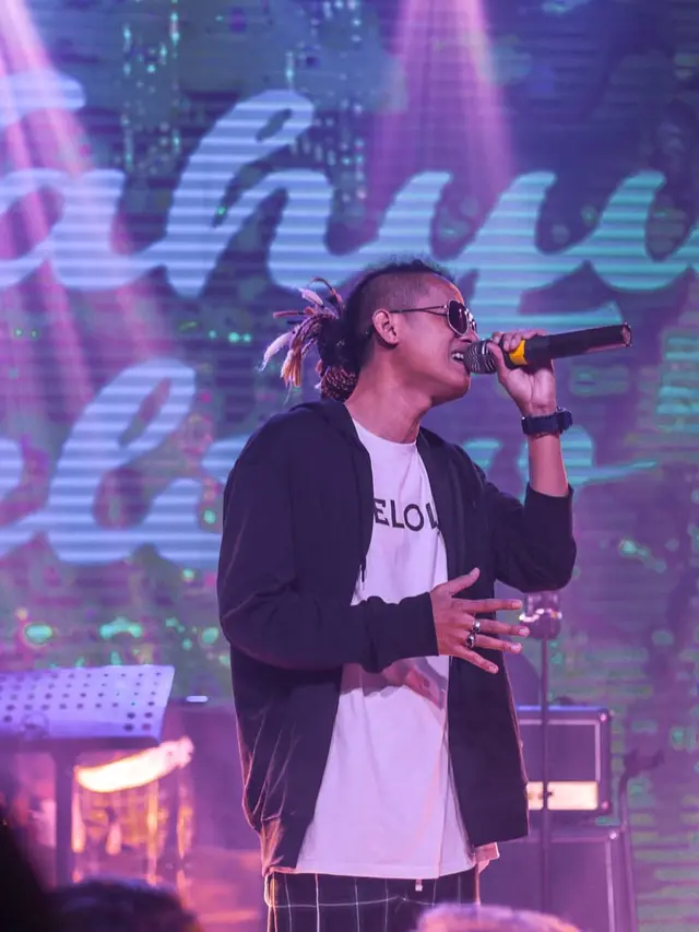Viral Lewat Lagu 'Selow', Ini 6 Potret Terbaru Wahyu Ramdani yang Bikin Pangling