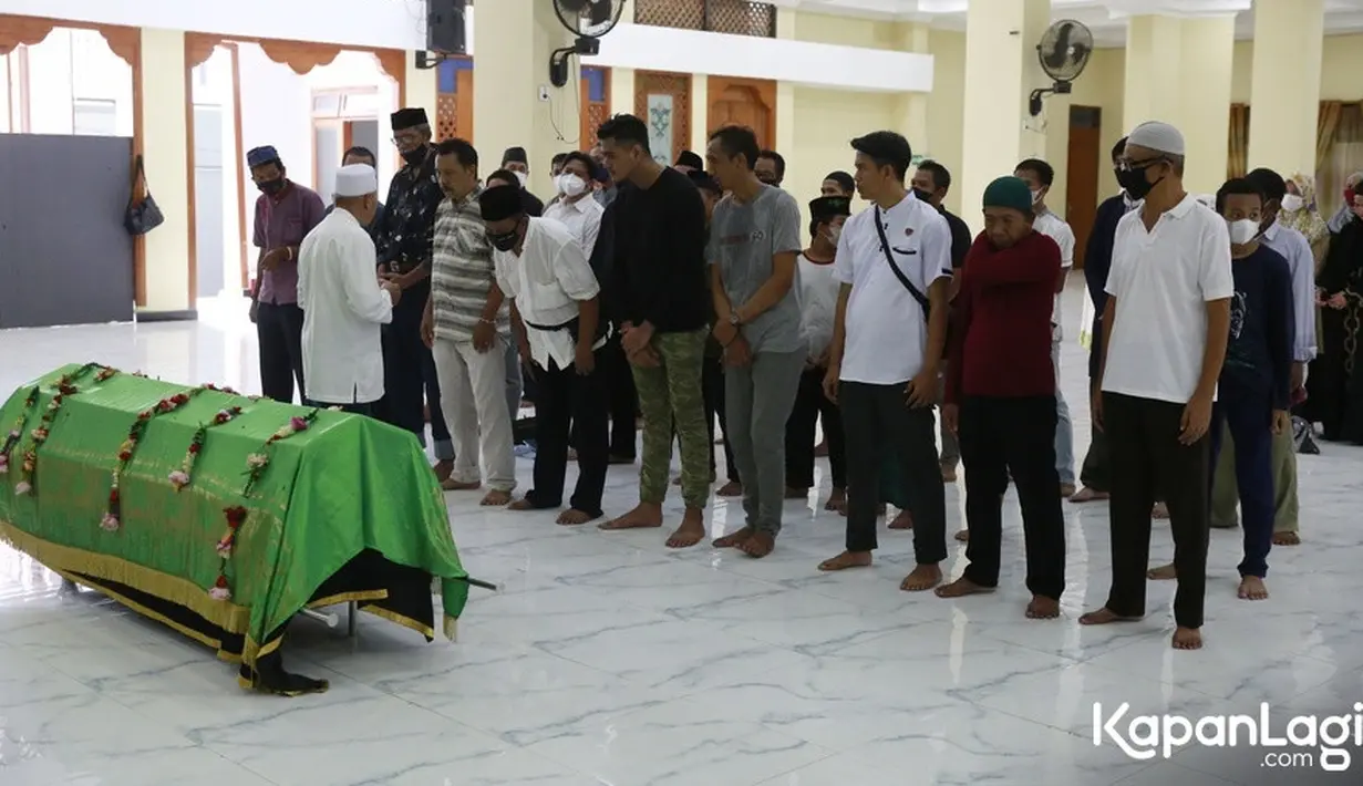 Pemakaman Ibu Kalina Ocktaranny (Muhammad Akrom Sukarya/KapanLagi.com)