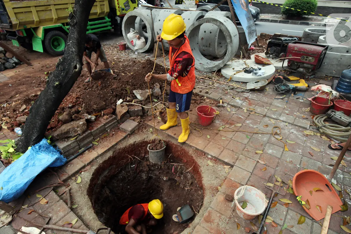 Pembuatan Sumur Resapan Antisipasi Banjir di Jakarta