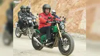 Naik Motor Kustom, Presiden Jokowi Tinjau Perbatasan Kalimantan