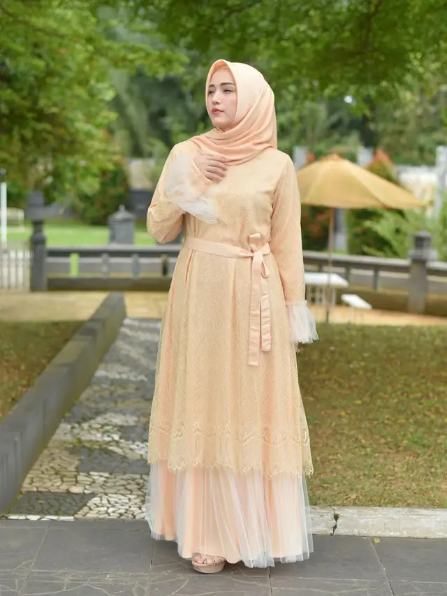 Jadi Inspirasi Lebaran, Ini 7 Gaya OOTD Adelia Pasha Saat Pakai Gamis