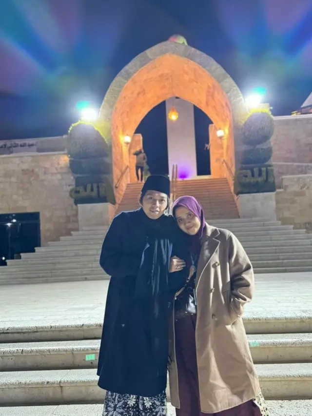 Potret Gus Iqdam dan istri (Sumber: Instagram/iqdammuhammad_)