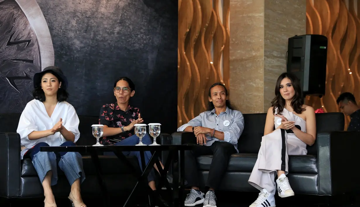 Selain Vino G Bastian, Sherina Munaf juga terlibat di film itu. Film Wiro Sableng 212 akan mulai syuting Agustus 2017. Digarap rumah produksi kerjasama Lifelike Picture dan Fox International Production (divisi 20th Century Fox). (Adrian Putra/Bintang.com)