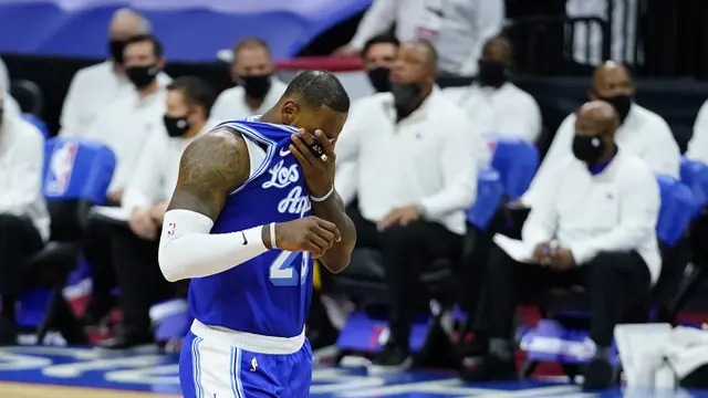 FOTO: LA Lakers Kalah Tipis dari Philadelphia 76ers