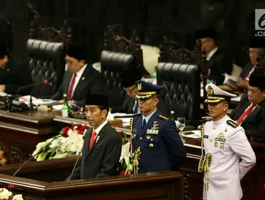 Presiden Joko Widodo (Jokowi) menyampaikan Pidato Kenegaraan, Nota Keuangan dan Rancangan Anggaran Pendapatan Belanja Negara (RAPBN) 2018 di Gedung Parlemen, Jakarta (16/8). (Liputan6.com/Johan Tallo)
