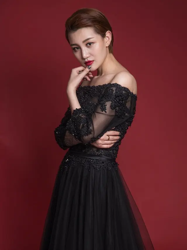 Ilustrasi gaun pengantin hitam