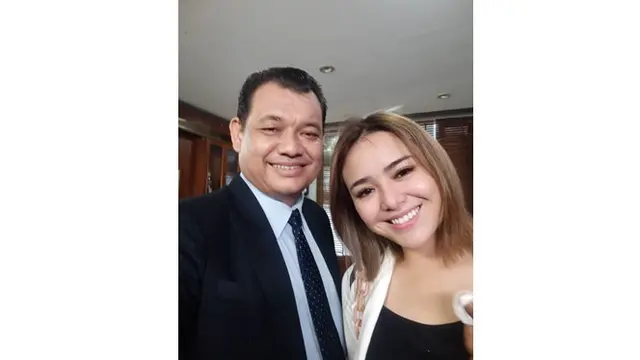 Spesialis Perankan Dokter, Ini 6 Potret Alex Jonson di Kehidupan Nyata
