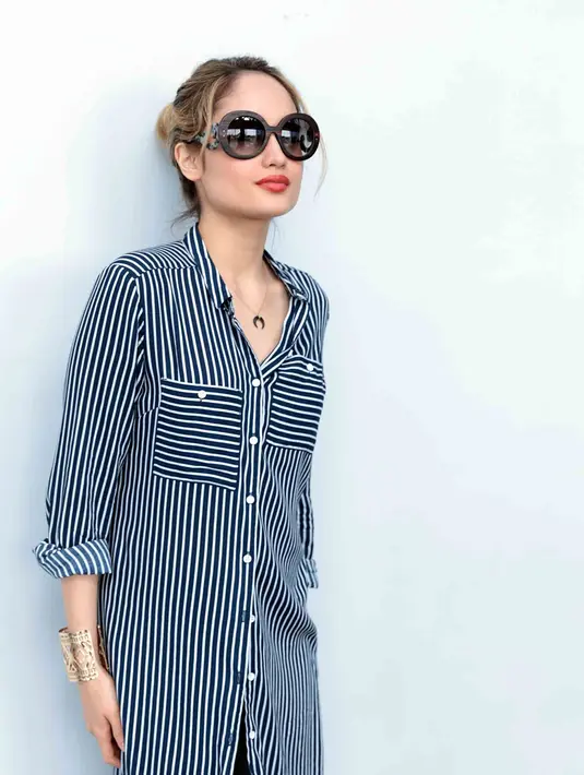 "Jadi kayak robot saja yang harus melalukan sesuatu, lama kelamaan nggak ada chemistry sungguhan. Jadi kalau diulang-ulang kan biasa saja," jelas Cinta. (Deki Prayoga/Bintang.com)