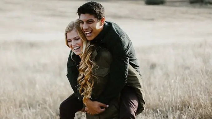 Tanda pria menganggapmu teman/copyright Unsplash.com/Vince Fleming