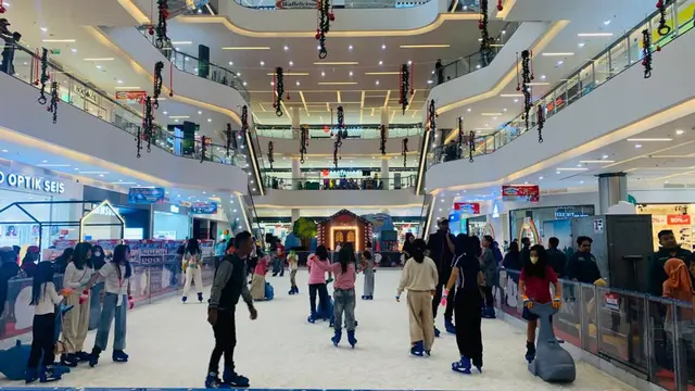 Beragam Aktifitas Natal di Tangerang, Mulai dari Menghias Pohon Hingga Main Seluncur Es