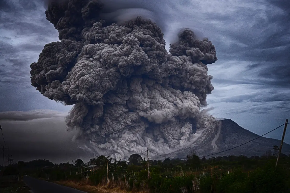 gunung meletus