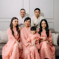 Keluarga Nola (Instagram/riafinola)