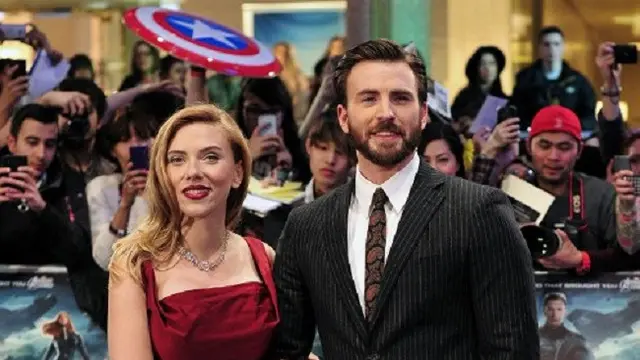 [Bintang] Scarlett Johansson dan Chris Evans
