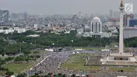 Umat muslim mengikuti aksi reuni 212 di Lapangan Monas, Jakarta, Minggu (2/12). Penyelenggaraan reuni ini merupakan kali kedua setelah juga dilakukan pada 2017. (Merdeka.com/Iqbal S. Nugroho)